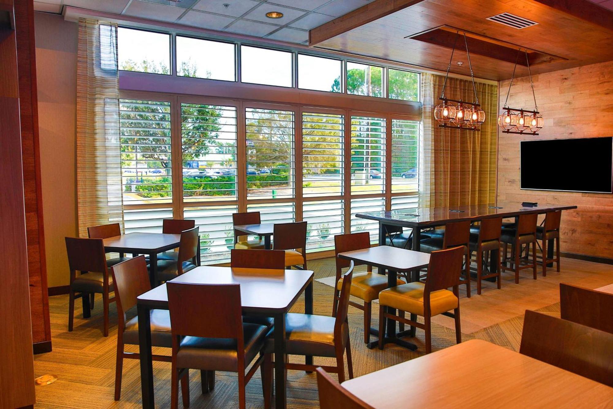 Fairfield Inn & Suites By Marriott Savannah Midtown Exterior photo