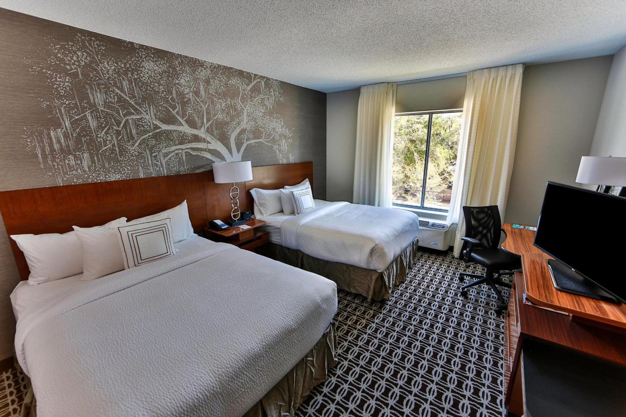 Fairfield Inn & Suites By Marriott Savannah Midtown Exterior photo